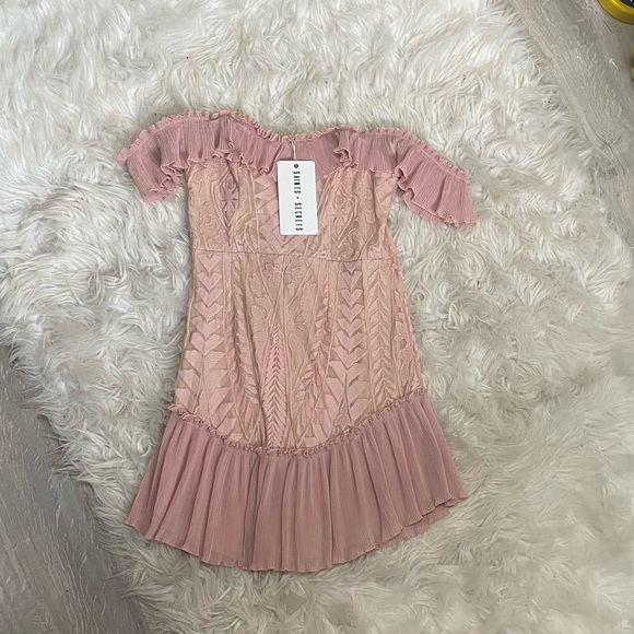 Blush off the shoulder dress. Large - Picture 6 of 7